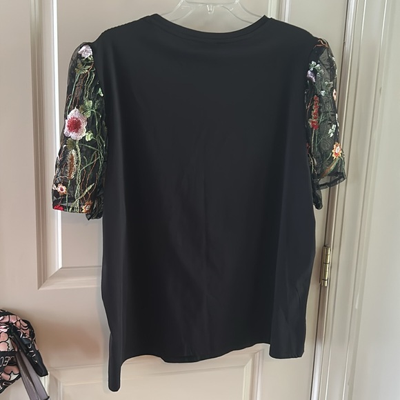 Joie NWT Black Embroidered Floral Mesh Sleeve Top Plus Size 1X or 3X - Picture 7 of 11